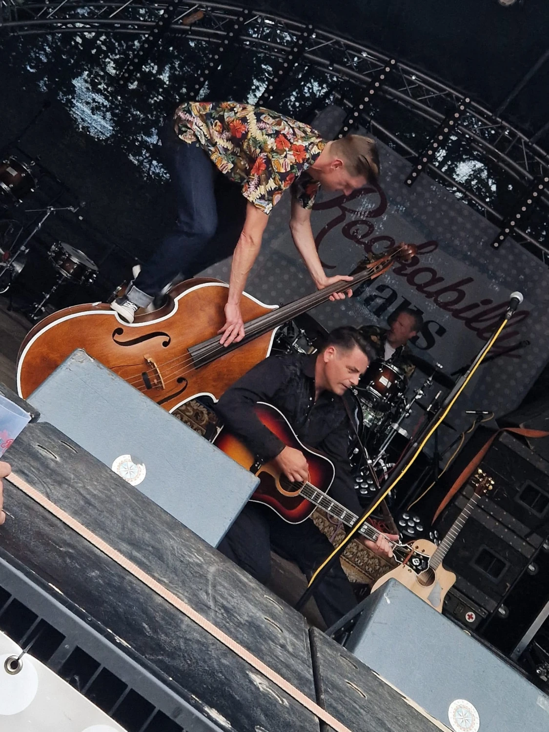 Zwei Sänger mit Gitarre von porter music